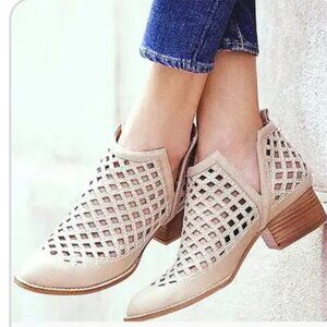 Jeffrey Campbell Bootie size 8 1/2 NEW